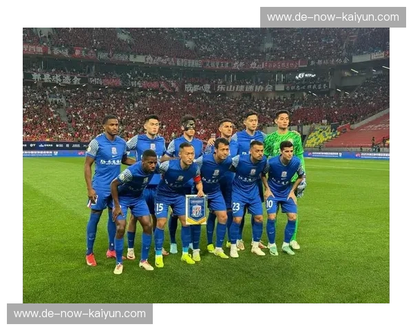 红蓝之巅的宿命:广州恒大与上海申花的恩怨史诗与纯粹绿茵情怀 红蓝之巅的宿命:广州恒大与上海申花的恩怨史诗与纯粹绿茵情怀